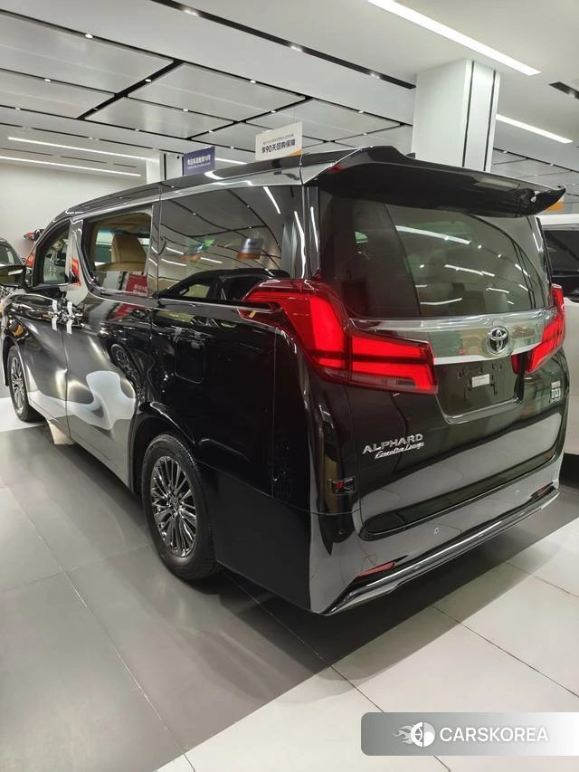 Toyota Elfa 2023 Черный из Китая