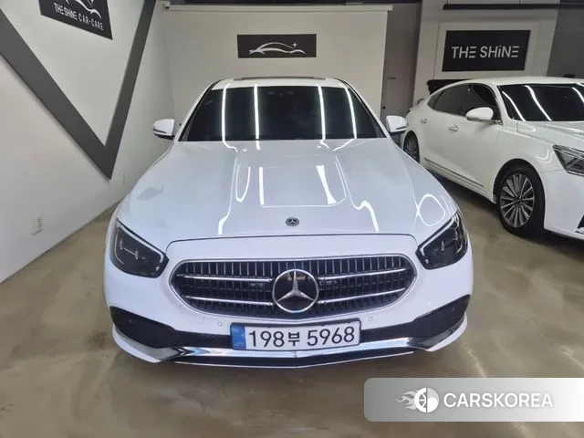 Mercedes-Benz E-Class W213 2021 Белый из Кореи