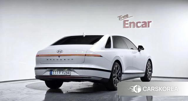 Hyundai Grandeur (GN7) 2023 Белый из Кореи