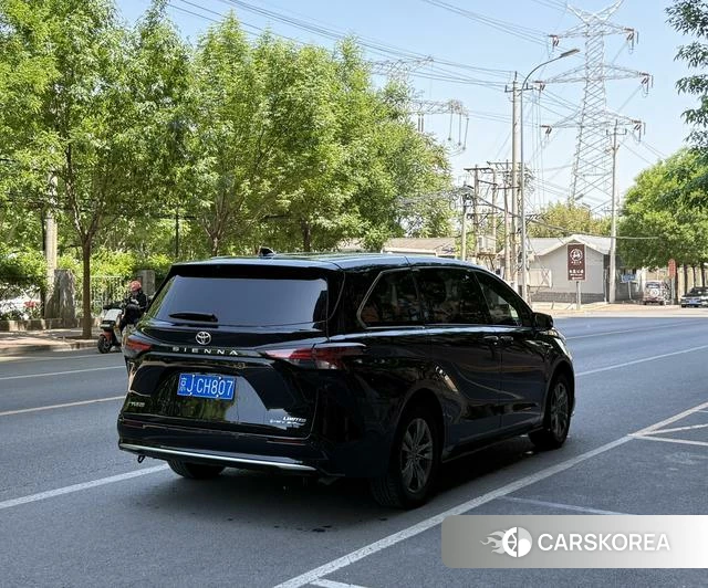 Toyota Saina 2026 Черный из Китая