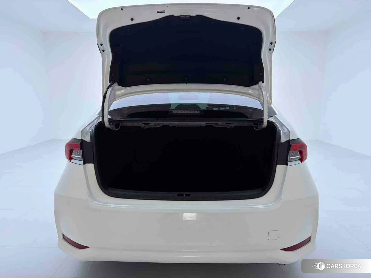 Toyota Corolla 2023 Белый из Китая
