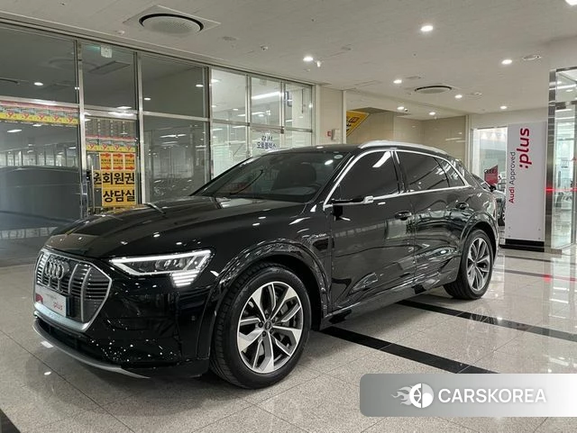 Audi e-Tron 2022 Черный из Кореи