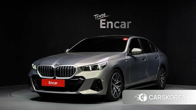 BMW 5 Series (G60) 2025 Песочный из Кореи