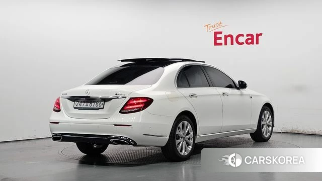 Mercedes-Benz E-Class W213 2019 Белый из Кореи