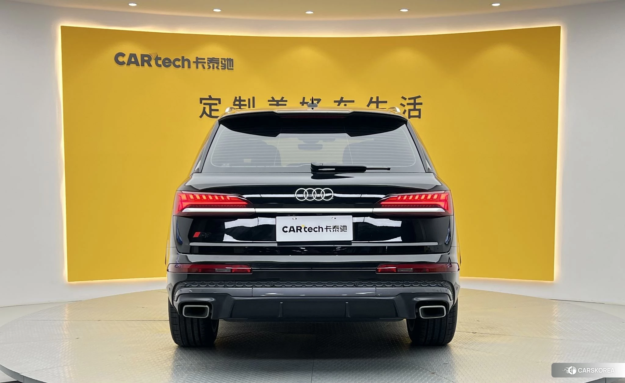 Audi Q7 2024 Черный из Китая
