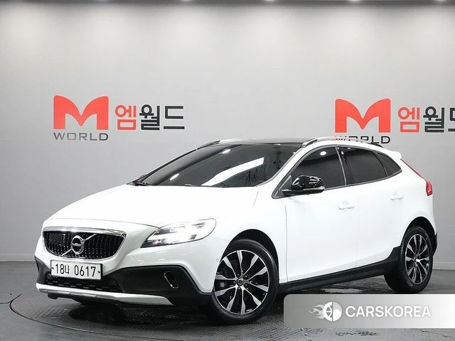 Volvo V40 Cross-Country 2019 Белый из Кореи