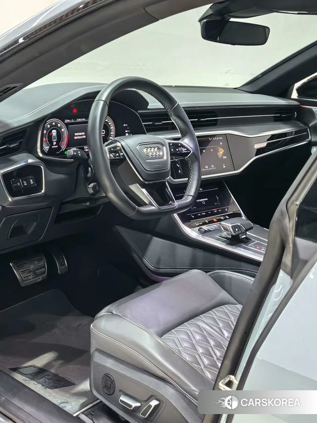 Audi A7L 2026 Темно-серый из Китая