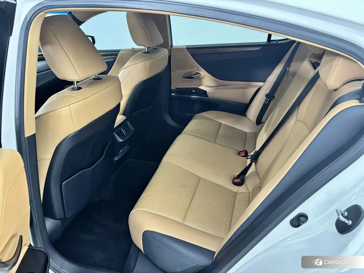 Lexus ES 2022 Белый из Китая