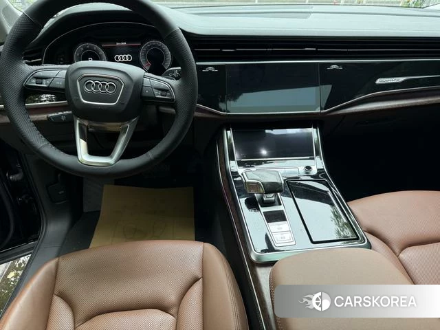 Audi Q7 2023 Черный из Китая