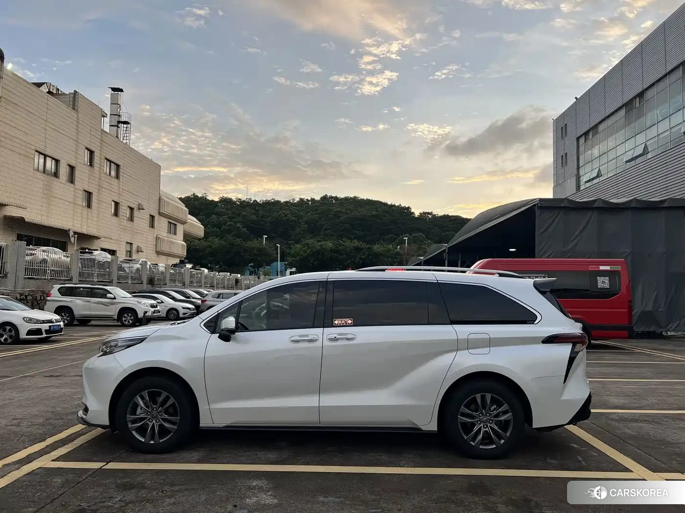 Toyota Sienna 2025 Белый из Китая