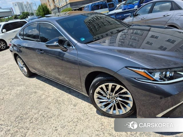 Lexus ES300h 7th generation 2023 Серый из Кореи