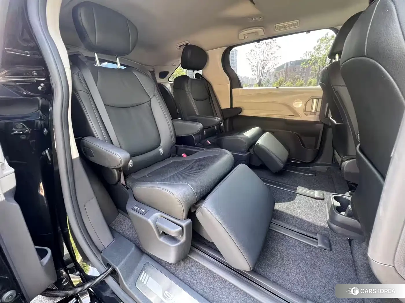 Toyota Sienna 2022 Черный из Китая