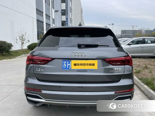 Audi Q3 2021 Темно-серый из Китая