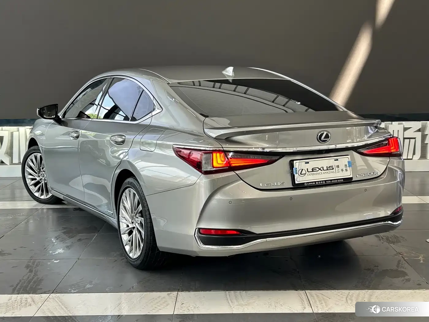 Lexus ES 2022 Silver/gray из Китая