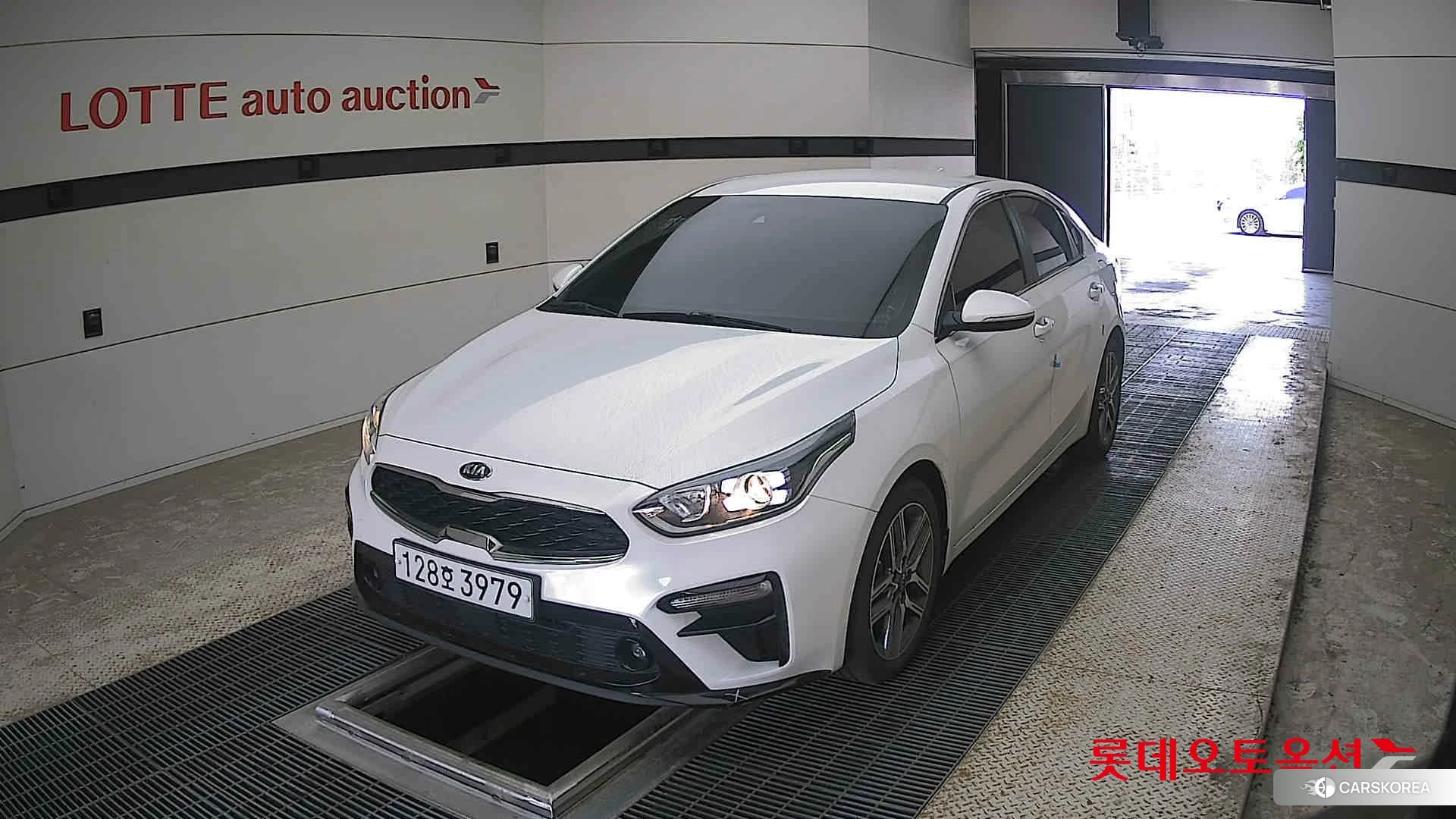 Kia K3 2020 Snow White Pearl из Кореи