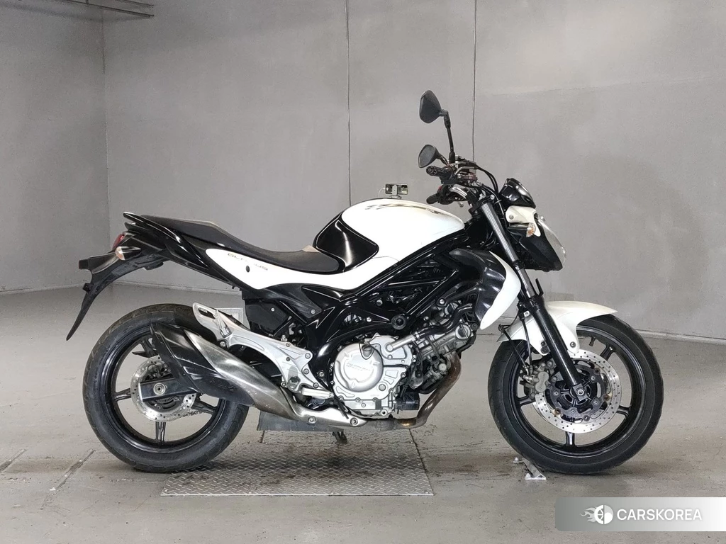 Проданный Suzuki GLADIUS 400 2013 из Японии