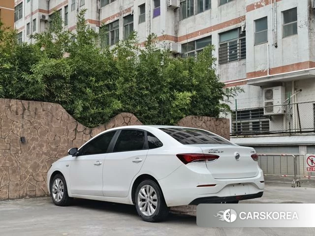 Buick Yinglang 2023 Белый из Китая