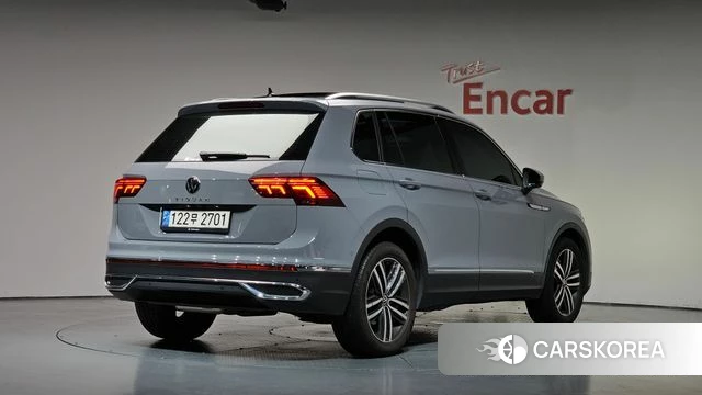 Volkswagen Tiguan second Generation 2022 Серебристо-серый из Кореи