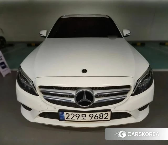 Mercedes-Benz C-Class W205 2019 Белый из Кореи