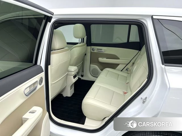 Toyota Platinum Wisdom 3X 2025 Белый из Китая