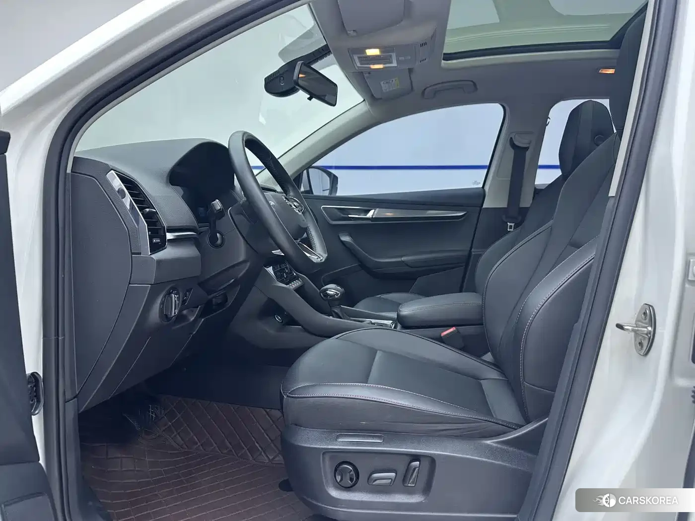 Skoda Krok 2022 Белый из Китая