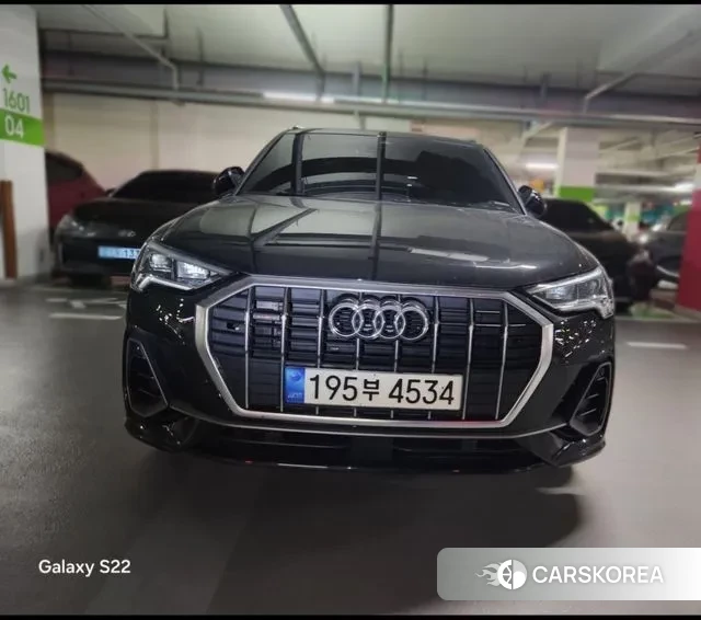 Audi Q3 (F3) 2022 Черный из Кореи