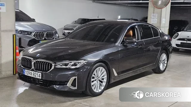 BMW 5 Series (G30) 2023 Серебристо-серый из Кореи