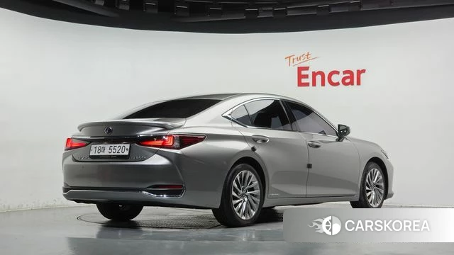 Lexus ES300h 7th generation 2018 Серебряный из Кореи