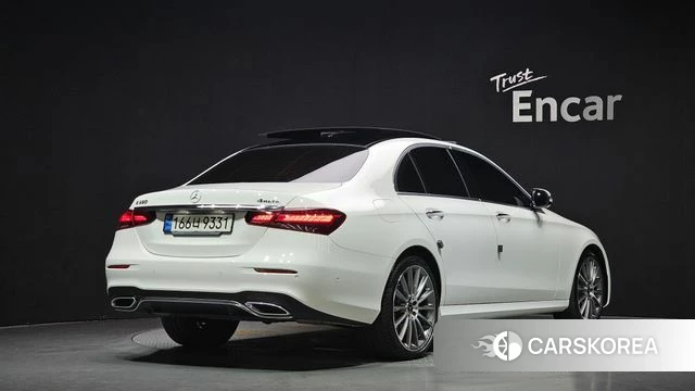 Mercedes-Benz E-Class W213 2022 Белый из Кореи