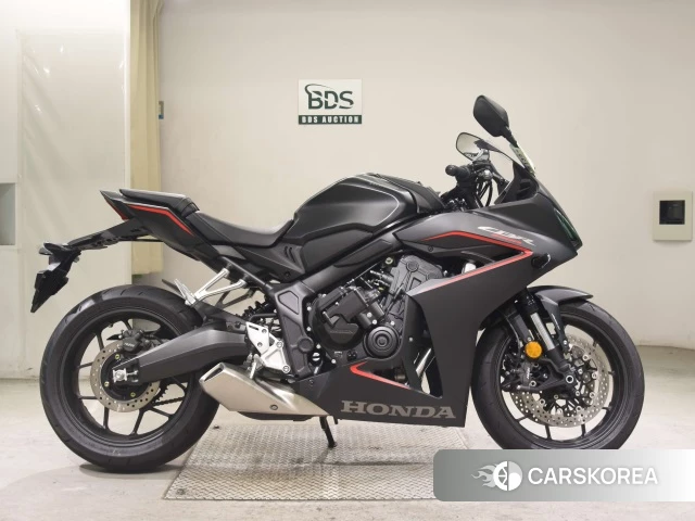Honda CB650R E-CLUTCH 2025 из Японии