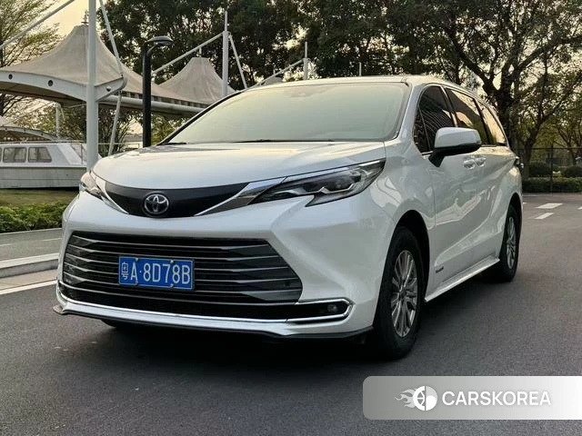 Toyota Saina 2023 Белый из Китая