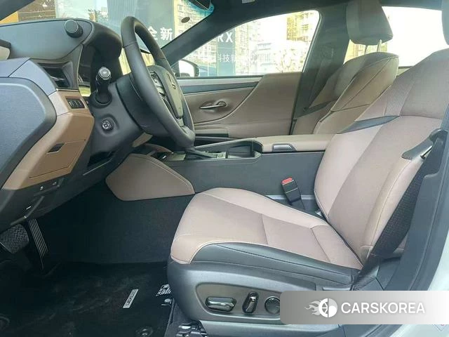 Lexus ES 2026 Белый из Китая