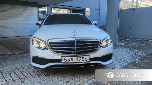 Mercedes-Benz E-Class W213 2018 Жемчужный цвет из Кореи
