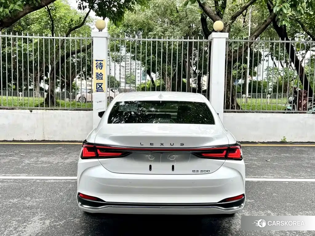 Lexus ES 2025 Белый из Китая