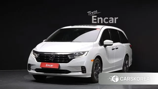 Honda Odyssey 2023 Белый из Кореи