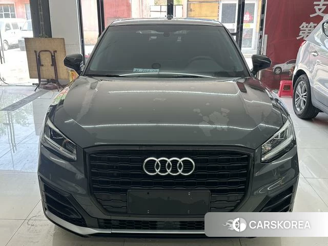 Audi Q2L 2021 Темно-серый из Китая