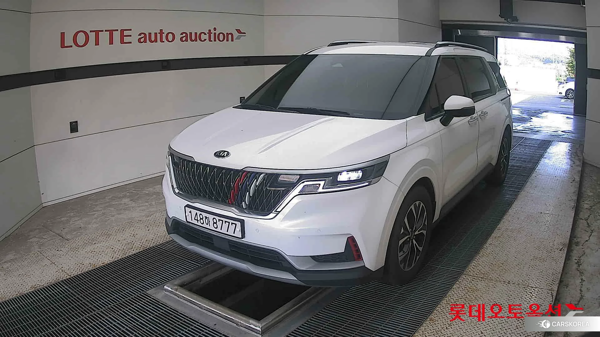 Kia Carnival 2021 Snow White Pearl (optional) из Кореи