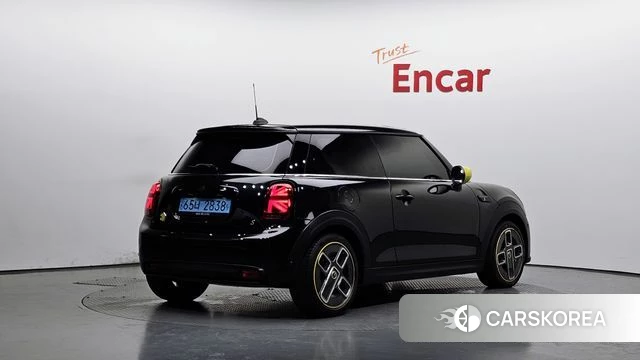 Mini Cooper Electric 2023 Черный из Кореи