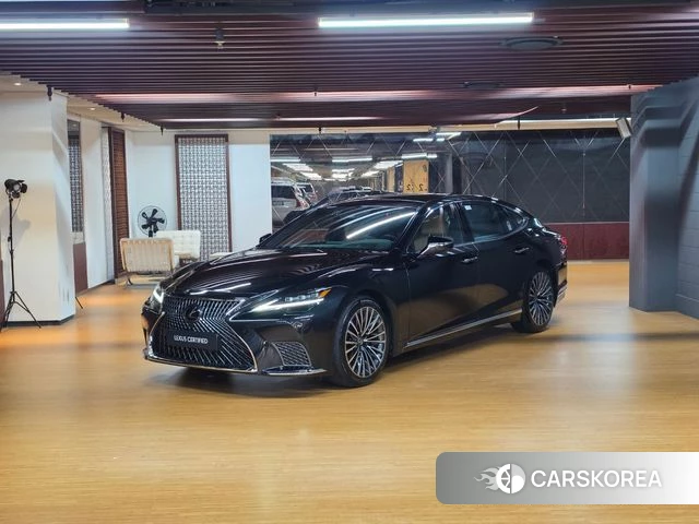 Lexus LS500 5th generation 2025 Черный из Кореи