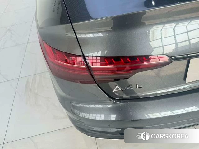 Audi A4L 2022 Темно-серый из Китая