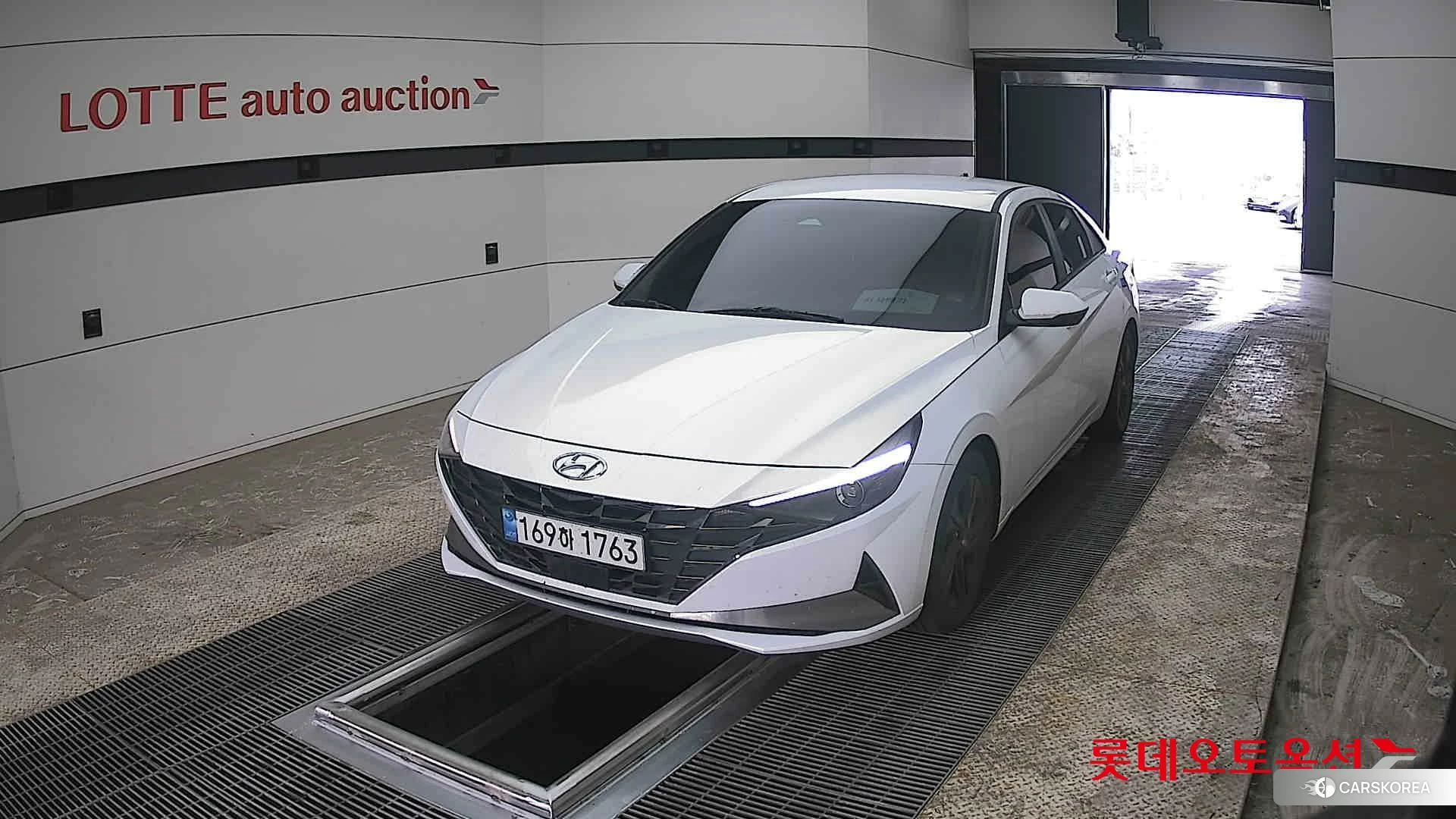 Hyundai Avante Hybrid 2023 Polar White из Кореи