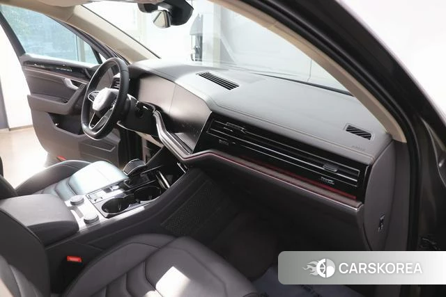 Volkswagen Touareg 2021 Черный из Китая