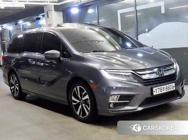 Honda Odyssey 2019 Серебристо-серый из Кореи