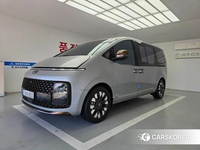 Hyundai Staria 2023 Серебристо-серый из Кореи