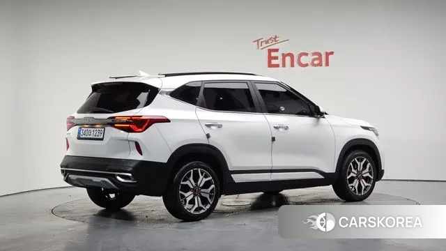 Kia Seltos 2022 Белый из Кореи