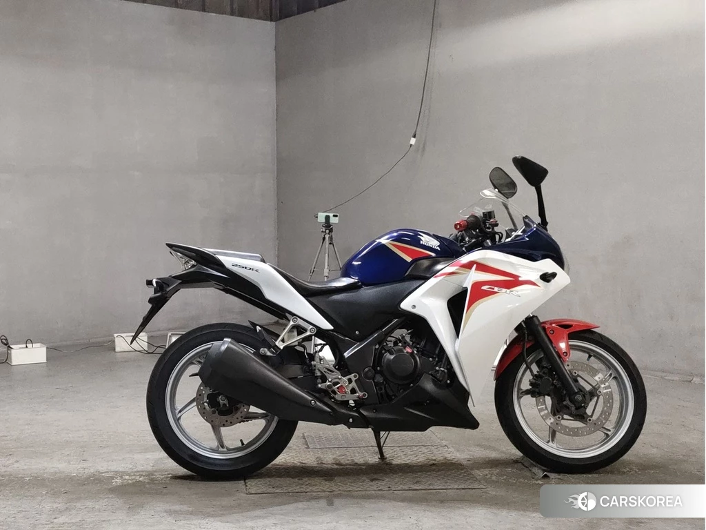 Проданный Honda CBR250R 2011 из Японии, фото 2