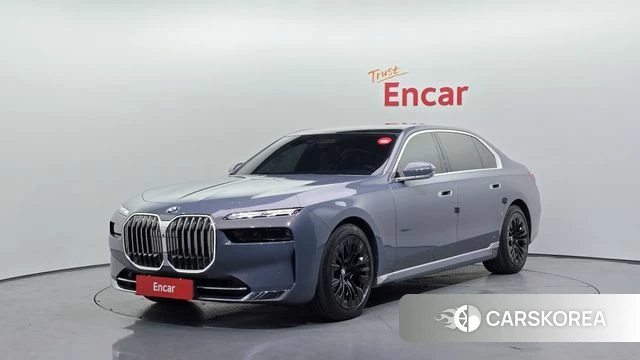 BMW 7 Series (G70) 2023 Светло-серебряный цвет из Кореи