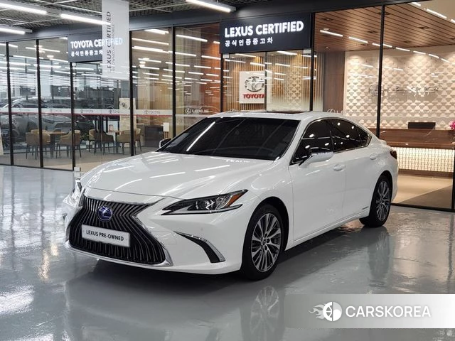 Lexus ES300h 7th generation 2020 Белый из Кореи