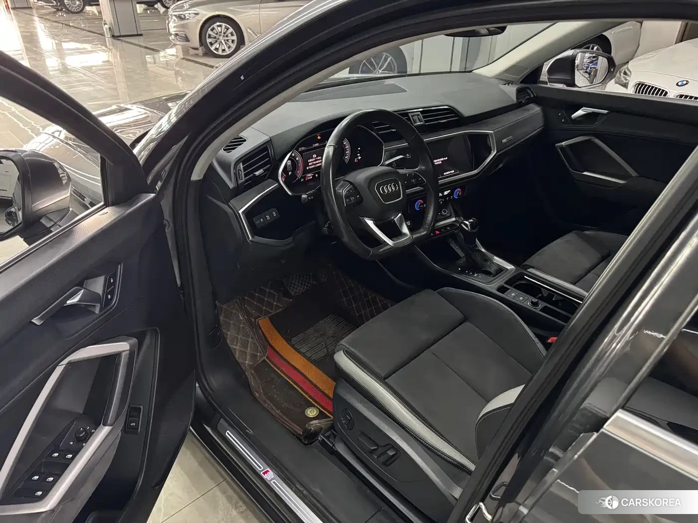 Audi Q3 2023 Silver/gray из Китая