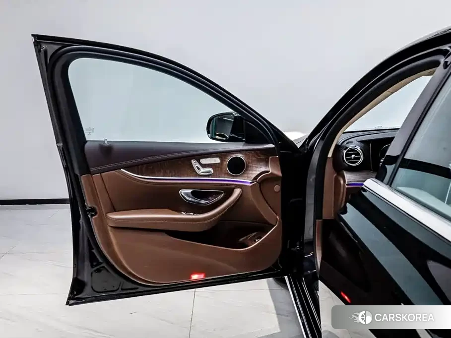 Mercedes-Benz E-Class 2022 Черный из Китая